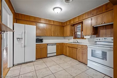 Kitchen - 4802 S 34th St, Fort Smith, AR 72903 photo 1 of 1