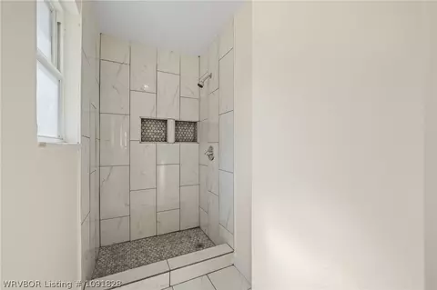 Bath - 7501 Cheryl Ln, Fort Smith, AR 72908 photo 5 of 5