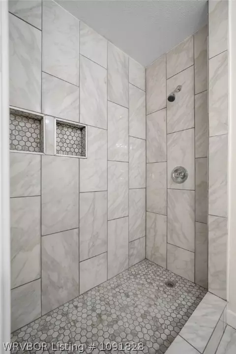 Bath - 7501 Cheryl Ln, Fort Smith, AR 72908 photo 3 of 5
