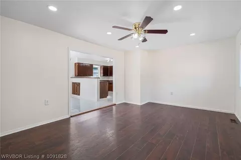 Living - 7501 Cheryl Ln, Fort Smith, AR 72908 photo 2 of 2