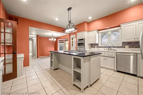 Kitchen - 5219 Cliff Dr, Fort Smith, AR 72903 photo 4 of 6