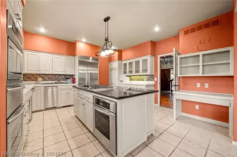Kitchen - 5219 Cliff Dr, Fort Smith, AR 72903 photo 2 of 6