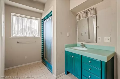 Bath - 5219 Cliff Dr, Fort Smith, AR 72903 photo 4 of 8