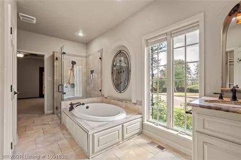 Bath - 5219 Cliff Dr, Fort Smith, AR 72903 photo 3 of 8