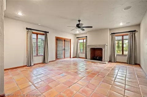 Living - 5219 Cliff Dr, Fort Smith, AR 72903 photo 1 of 7