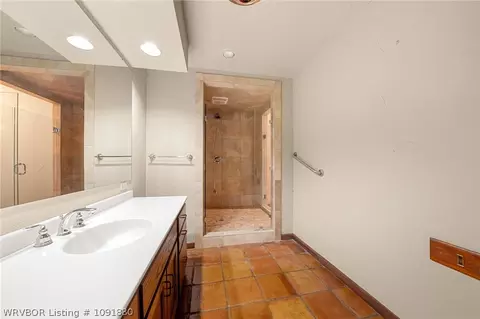 Bath - 5219 Cliff Dr, Fort Smith, AR 72903 photo 5 of 8