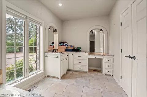 Bath - 5219 Cliff Dr, Fort Smith, AR 72903 photo 2 of 8