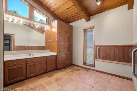 Bath - 5219 Cliff Dr, Fort Smith, AR 72903 photo 6 of 8
