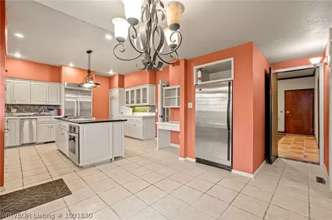 Kitchen - 5219 Cliff Dr, Fort Smith, AR 72903 photo 5 of 6