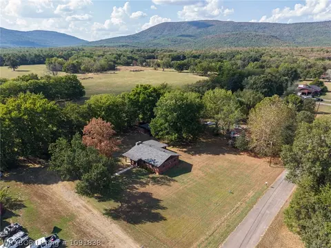 View/Area - 506 W 3rd St, Hartford, AR 72938 photo 2 of 6