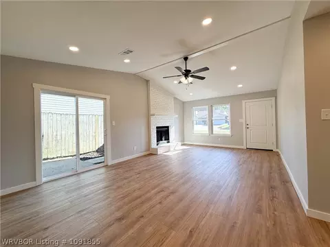 Living - 4112 S 16th St, Fort Smith, AR 72901 photo 3 of 4