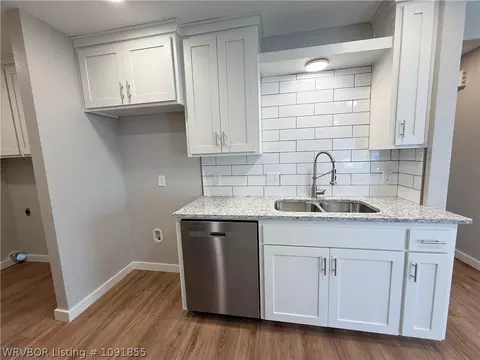 Kitchen - 4112 S 16th St, Fort Smith, AR 72901 photo 2 of 4