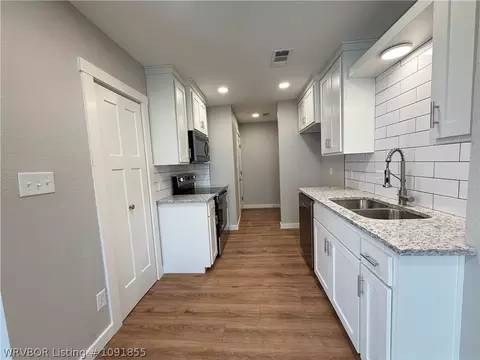 Kitchen - 4112 S 16th St, Fort Smith, AR 72901 photo 1 of 4