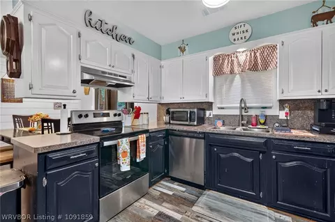 Kitchen - 610 E Arch St, Paris, AR 72855 photo 2 of 3