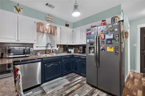 Kitchen - 610 E Arch St, Paris, AR 72855 photo 3 of 3