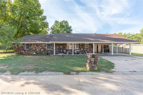 610 E Arch St, Paris, AR 72855