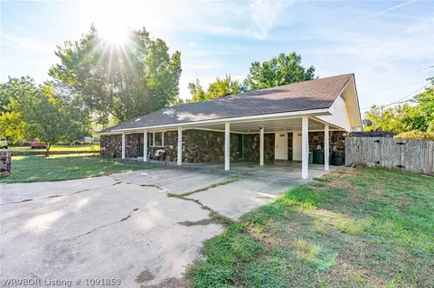 Exterior - 610 E Arch St, Paris, AR 72855 photo 12 of 12