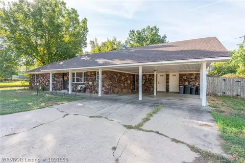 Exterior - 610 E Arch St, Paris, AR 72855 photo 11 of 12