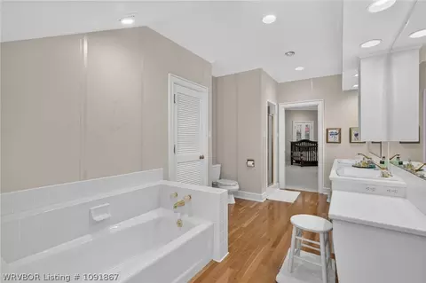 Bath - 2601 Athlone Rd, Fort Smith, AR 72903 photo 6 of 8