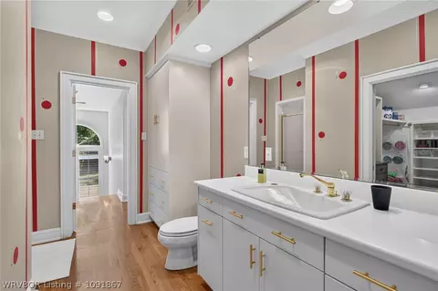 Bath - 2601 Athlone Rd, Fort Smith, AR 72903 photo 4 of 8