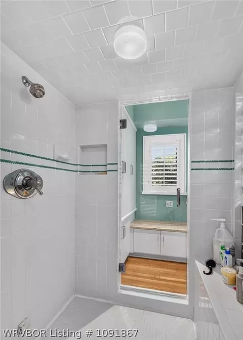 Bath - 2601 Athlone Rd, Fort Smith, AR 72903 photo 2 of 8