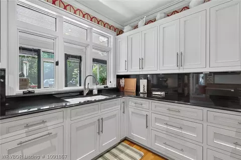Kitchen - 2601 Athlone Rd, Fort Smith, AR 72903 photo 3 of 6