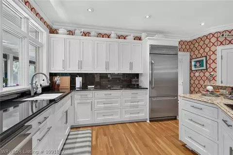 Kitchen - 2601 Athlone Rd, Fort Smith, AR 72903 photo 2 of 6