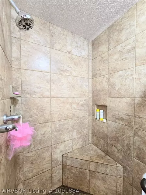 Bath - 9607 Hanover Cir, Fort Smith, AR 72908 photo 4 of 9