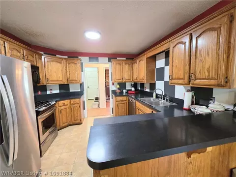 Kitchen - 9607 Hanover Cir, Fort Smith, AR 72908 photo 4 of 6