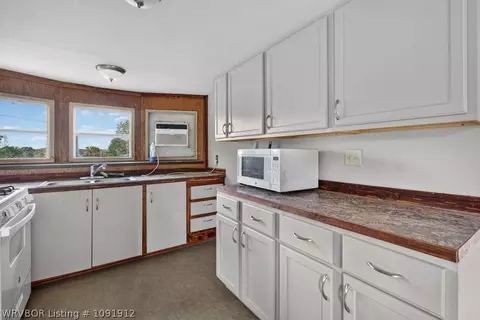 Kitchen - 2408 Reeves Rd, Hackett, AR 72937 photo 3 of 3