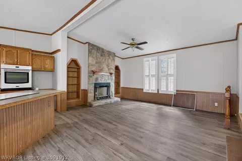Living - 2408 Reeves Rd, Hackett, AR 72937 photo 2 of 10