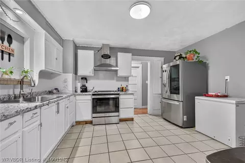 Kitchen - 3709 Reed Ln, Fort Smith, AR 72904 photo 2 of 2