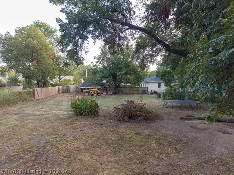Exterior - 3709 Reed Ln, Fort Smith, AR 72904 photo 9 of 22