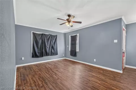 Living - 4609 Clarendon Ave, Fort Smith, AR 72904 photo 1 of 2