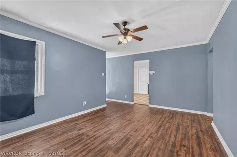 Living - 4609 Clarendon Ave, Fort Smith, AR 72904 photo 2 of 2