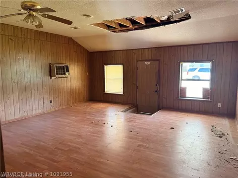 Living - 4715 N 30th St, Fort Smith, AR 72904 photo 3 of 4