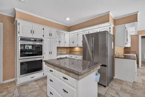 Kitchen - 3707 Old Oaks Ln, Fort Smith, AR 72903 photo 2 of 4
