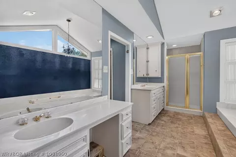 Bath - 3707 Old Oaks Ln, Fort Smith, AR 72903 photo 1 of 6