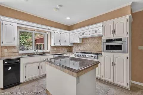 Kitchen - 3707 Old Oaks Ln, Fort Smith, AR 72903 photo 1 of 4