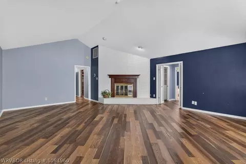 Living - 3707 Old Oaks Ln, Fort Smith, AR 72903 photo 4 of 5