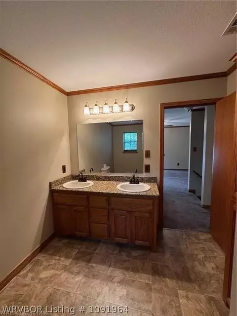 Bath - 400 Polk Ln, Huntington, AR 72940 photo 1 of 1