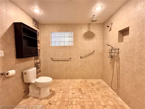 Bath - 123 S Sixth Ave, Bonanza, AR 72916 photo 6 of 9