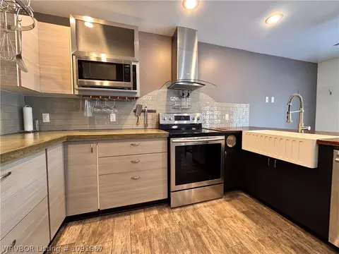 Kitchen - 123 S Sixth Ave, Bonanza, AR 72916 photo 8 of 11