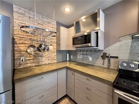 Kitchen - 123 S Sixth Ave, Bonanza, AR 72916 photo 6 of 11