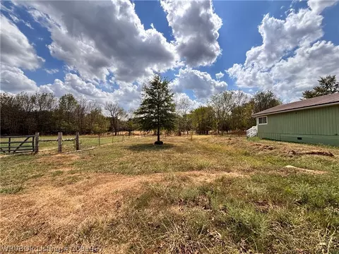 Exterior - 123 S Sixth Ave, Bonanza, AR 72916 photo 7 of 23