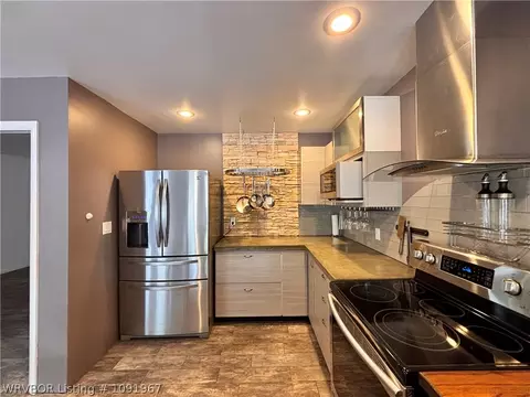 Kitchen - 123 S Sixth Ave, Bonanza, AR 72916 photo 2 of 11