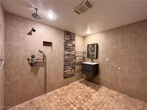 Bath - 123 S Sixth Ave, Bonanza, AR 72916 photo 7 of 9