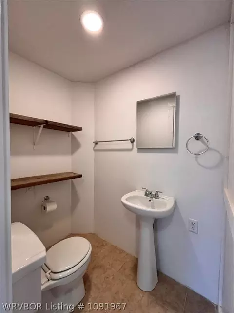Bath - 123 S Sixth Ave, Bonanza, AR 72916 photo 8 of 9