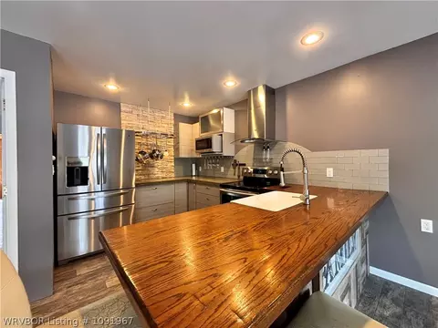 Kitchen - 123 S Sixth Ave, Bonanza, AR 72916 photo 4 of 11
