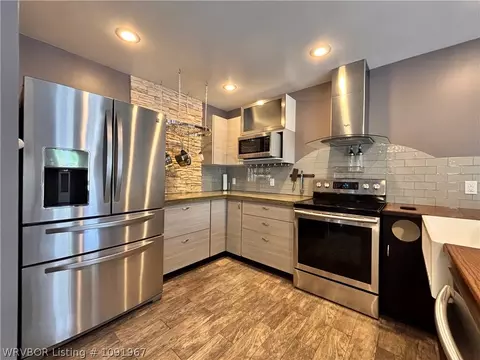 Kitchen - 123 S Sixth Ave, Bonanza, AR 72916 photo 7 of 11
